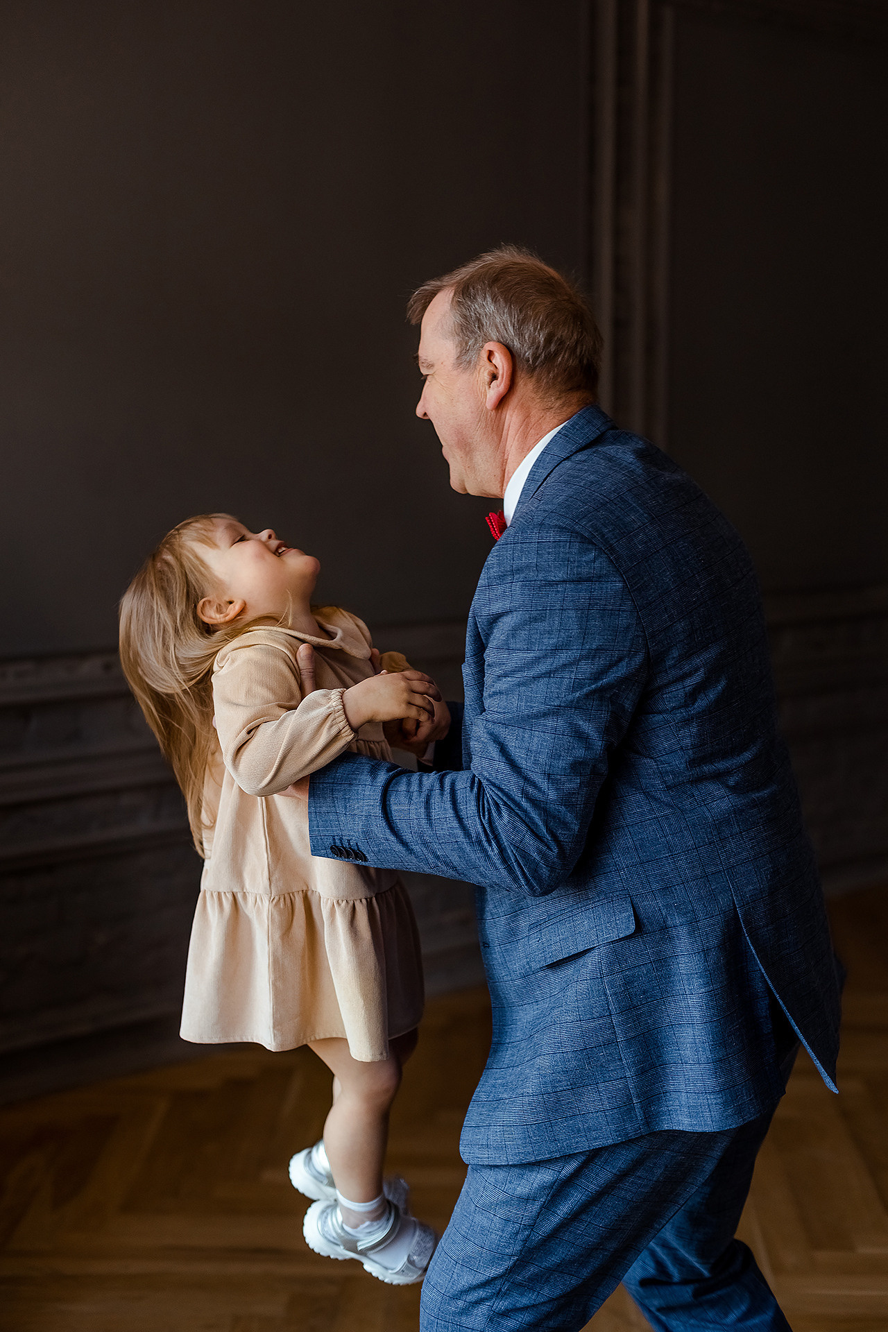 Фотосессия большой семьи в студии в Санкт-Петербурге. Фотограф Юлия Кондратьева