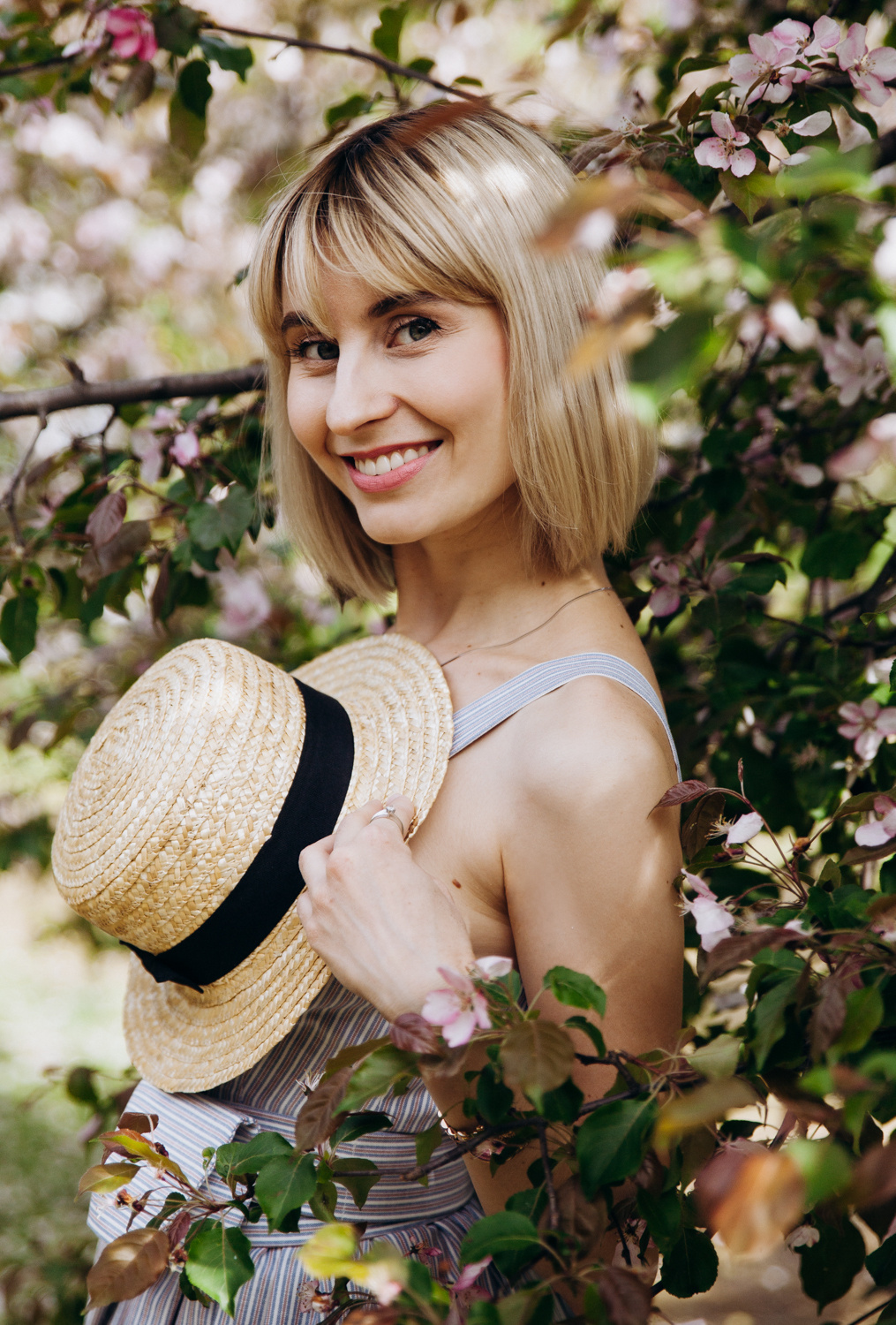 Фотосессия в цветущих садах. Свадебный и семейный фотограф в Москве Андрасюк Елена