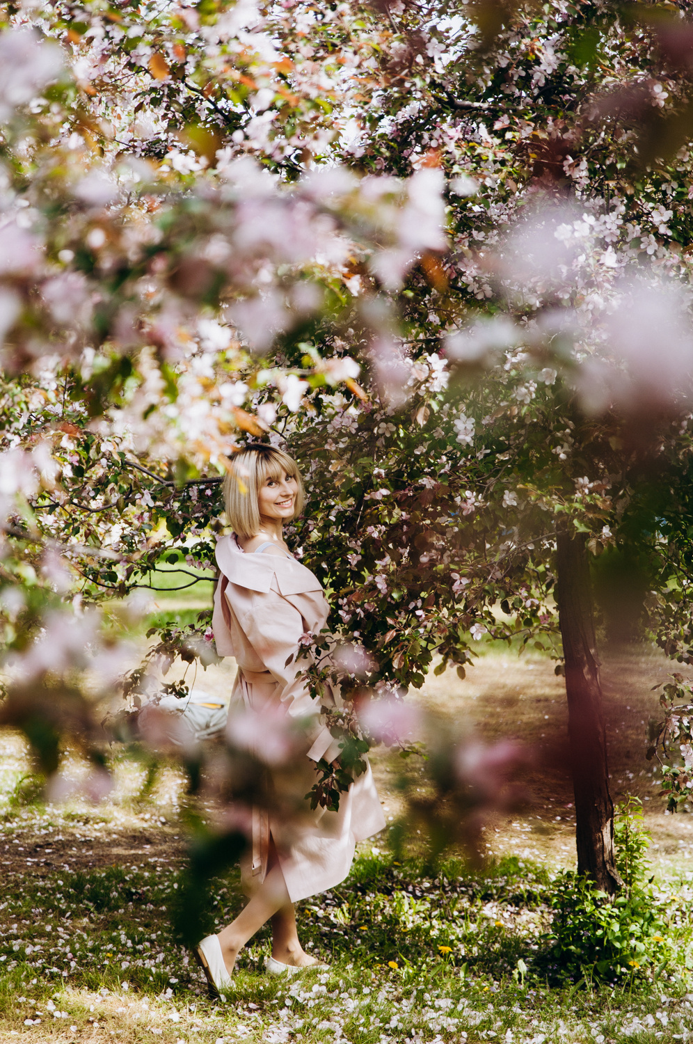 Фотосессия в цветущих садах. Свадебный и семейный фотограф в Москве Андрасюк Елена