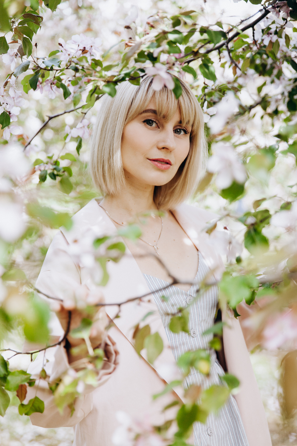 Фотосессия в цветущих садах. Свадебный и семейный фотограф в Москве Андрасюк Елена