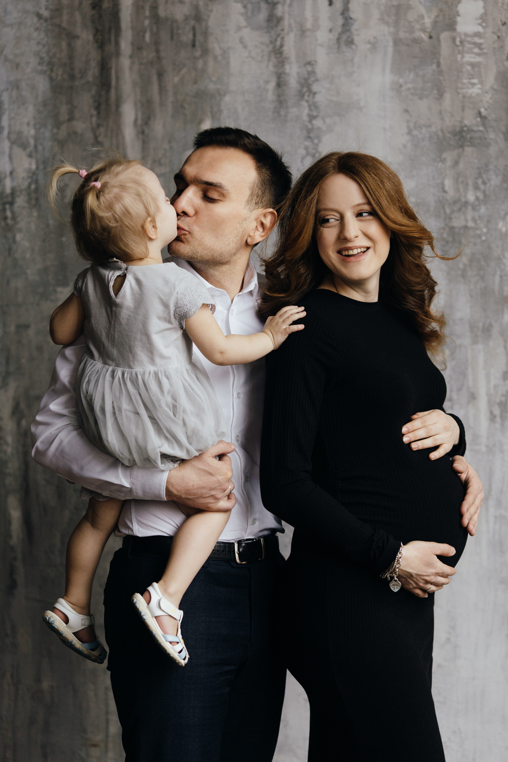 Семейная фотосессия в студии. Свадебный и семейный фотограф в Москве Андрасюк Елена