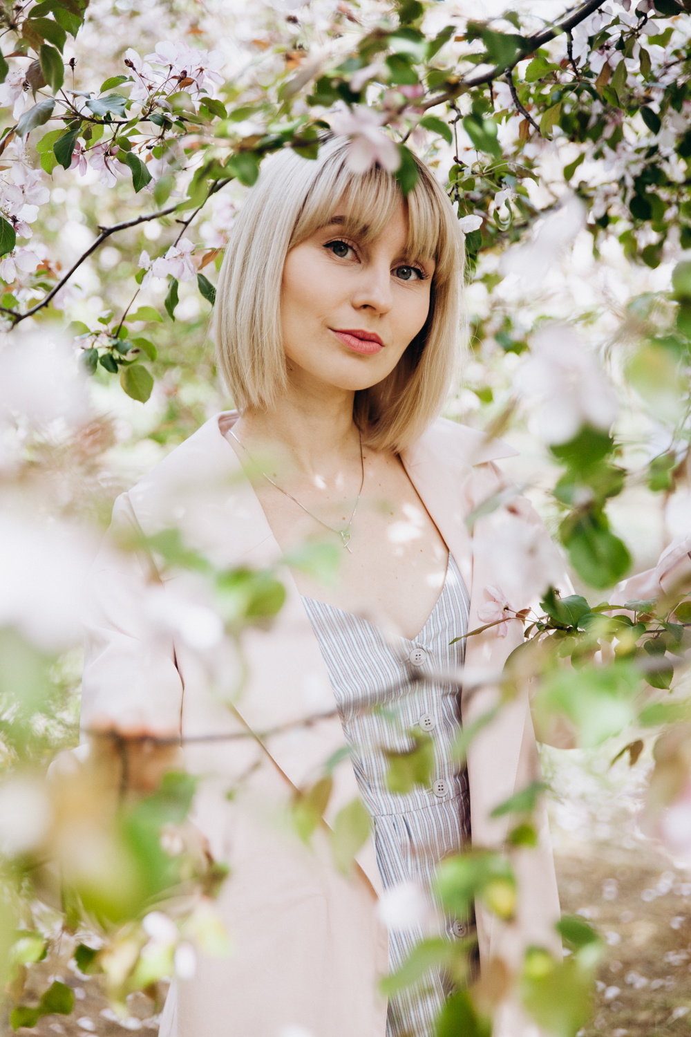 Фотосессия в цветущих садах. Свадебный и семейный фотограф в Москве Андрасюк Елена