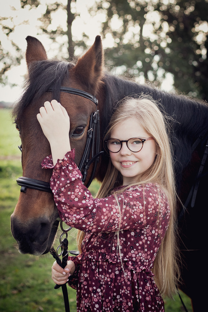 Animal love. Family, Children and Business photographer in Belgium