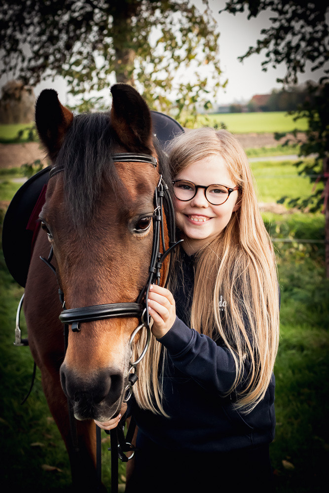 Animal love. Family, Children and Business photographer in Belgium