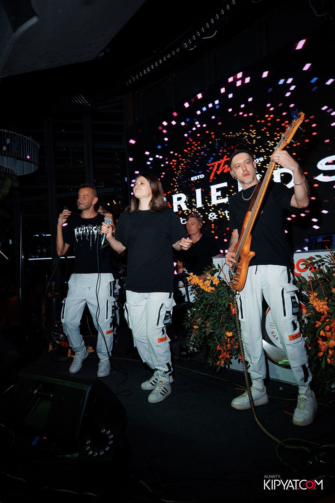 FRIENDS BAR & TERRACE. КИПЯТКОМ АЛМАТЫ!