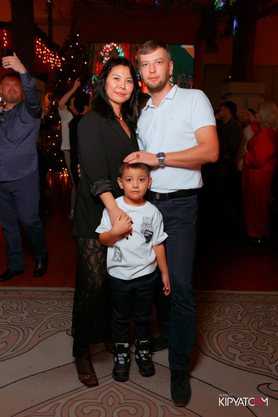 ГРУЗИНСКИЙ ДВОР НА КАБАНБАЙ БАТЫРА. КИПЯТКОМ АЛМАТЫ!