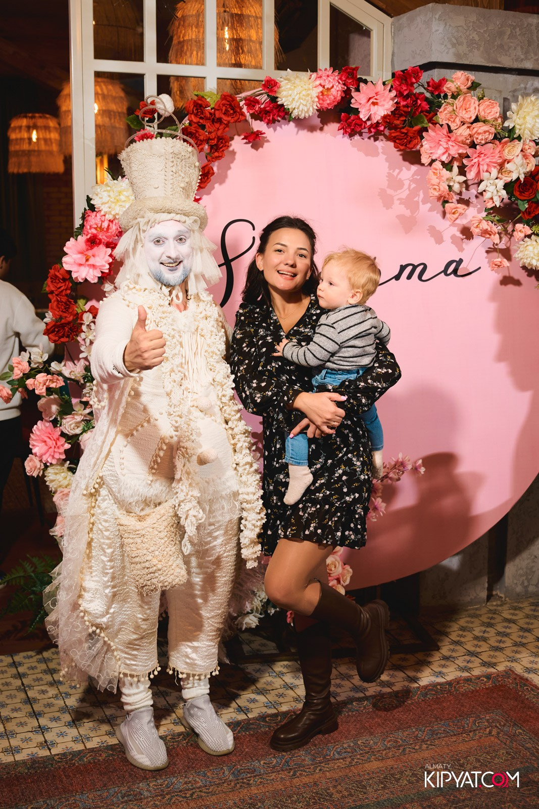 ГРУЗИНСКИЙ ДВОР НА КАБАНБАЙ БАТЫРА. КИПЯТКОМ АЛМАТЫ!