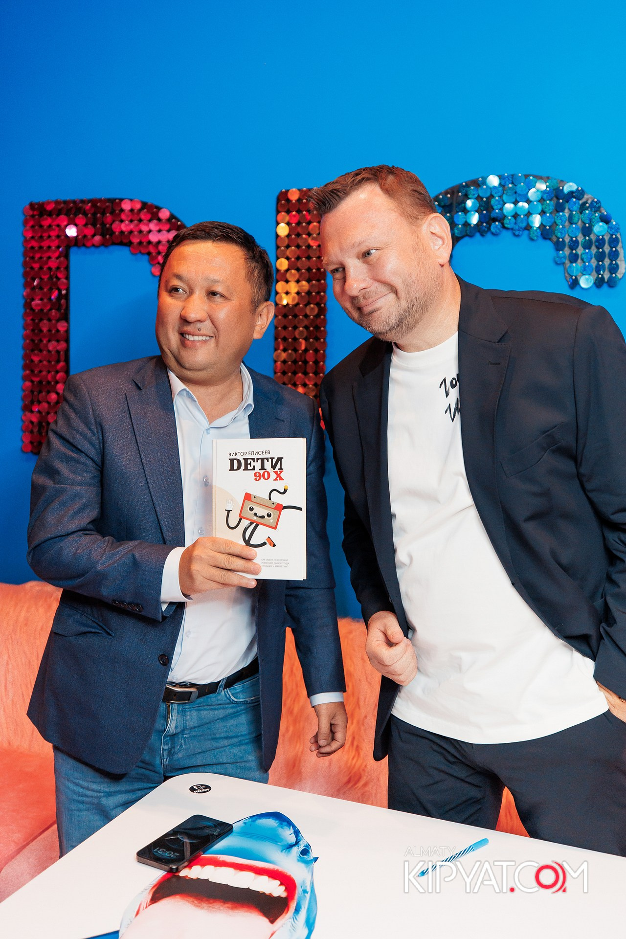 ПРЕЗЕНТАЦИЯ КНИГИ ВИКТОРА ЕЛИСЕЕВА. КИПЯТКОМ АЛМАТЫ!