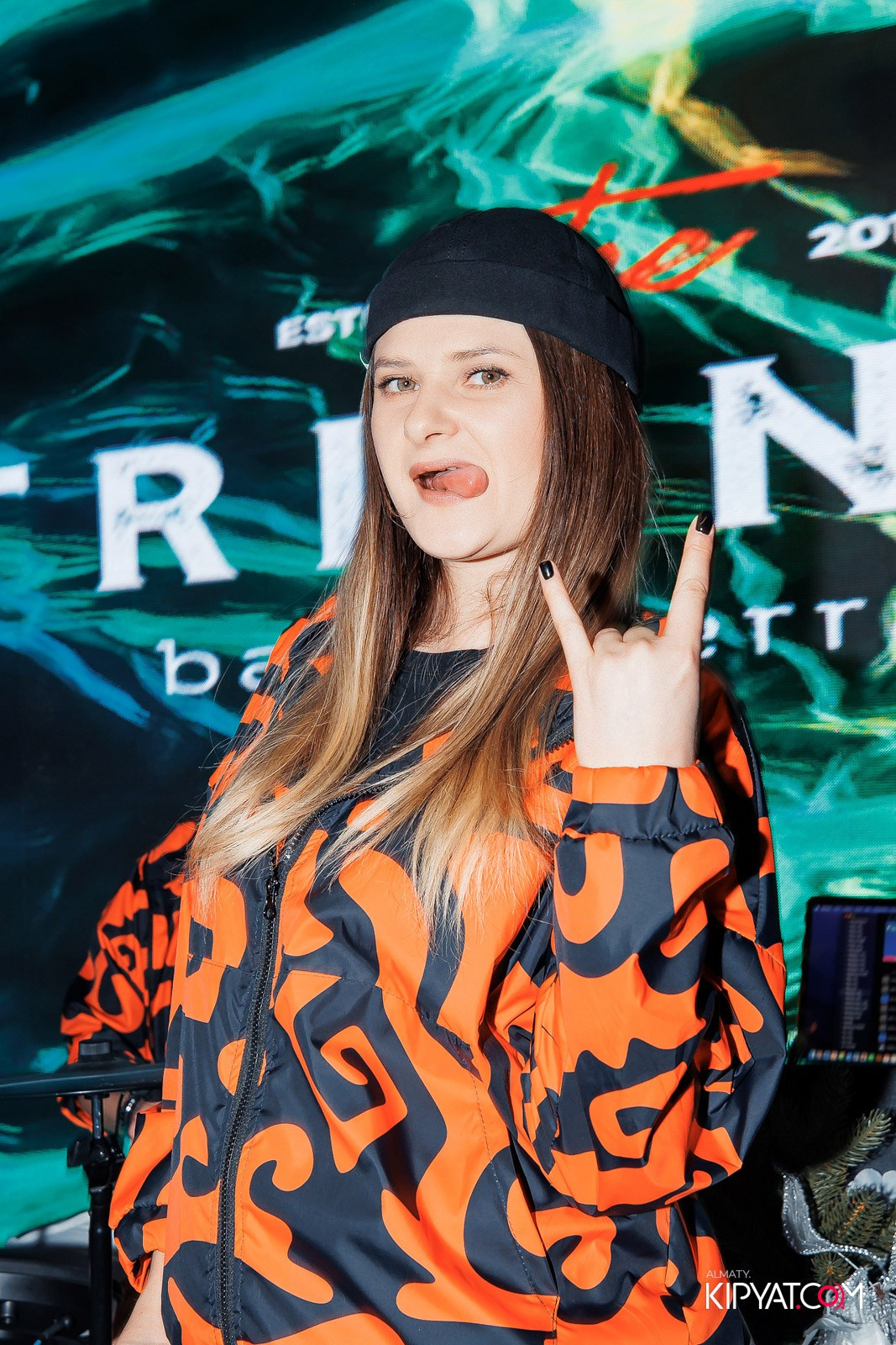 FRIENDS BAR & TERRACE. КИПЯТКОМ АЛМАТЫ!