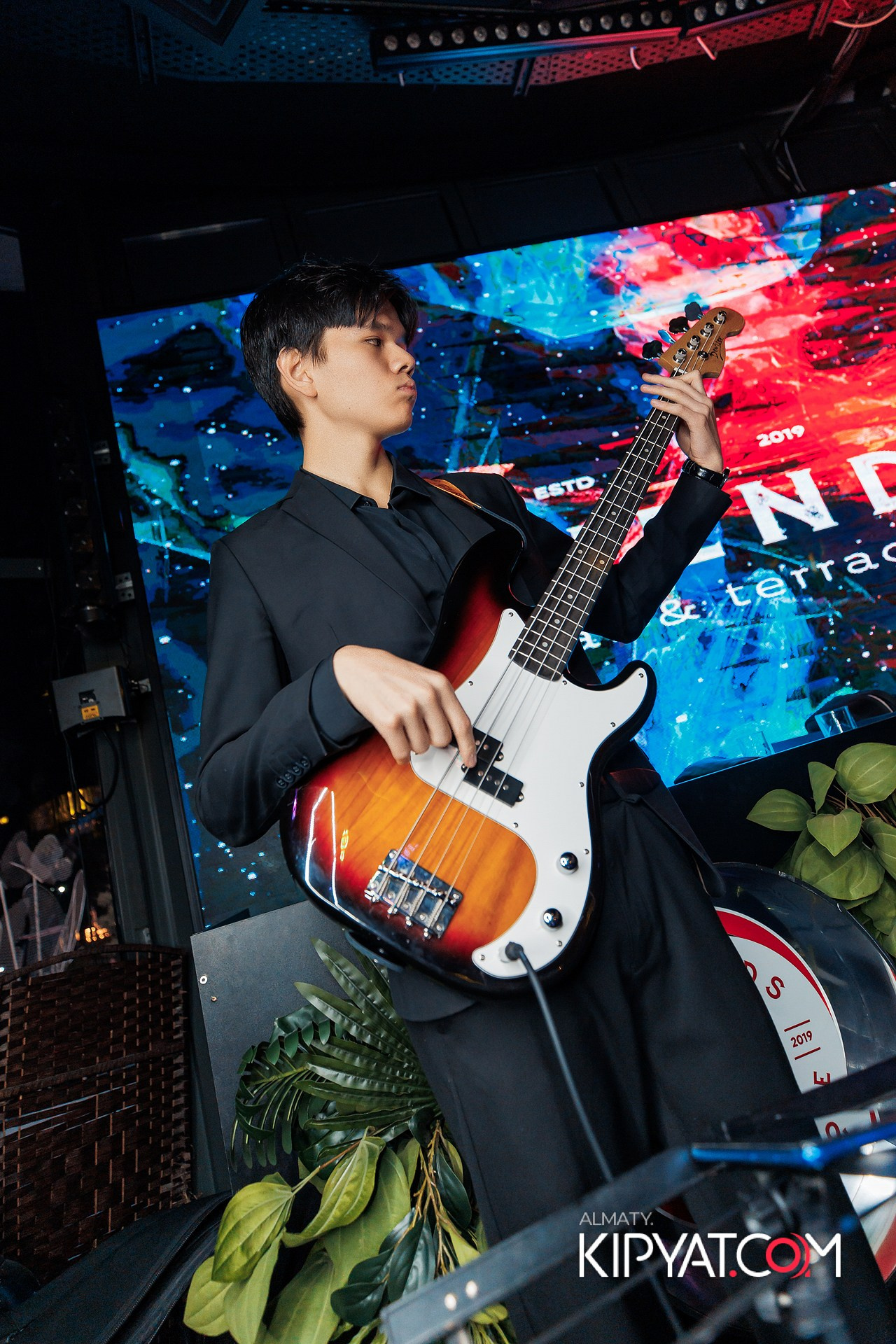 FRIENDS BAR & TERRACE. КИПЯТКОМ АЛМАТЫ!