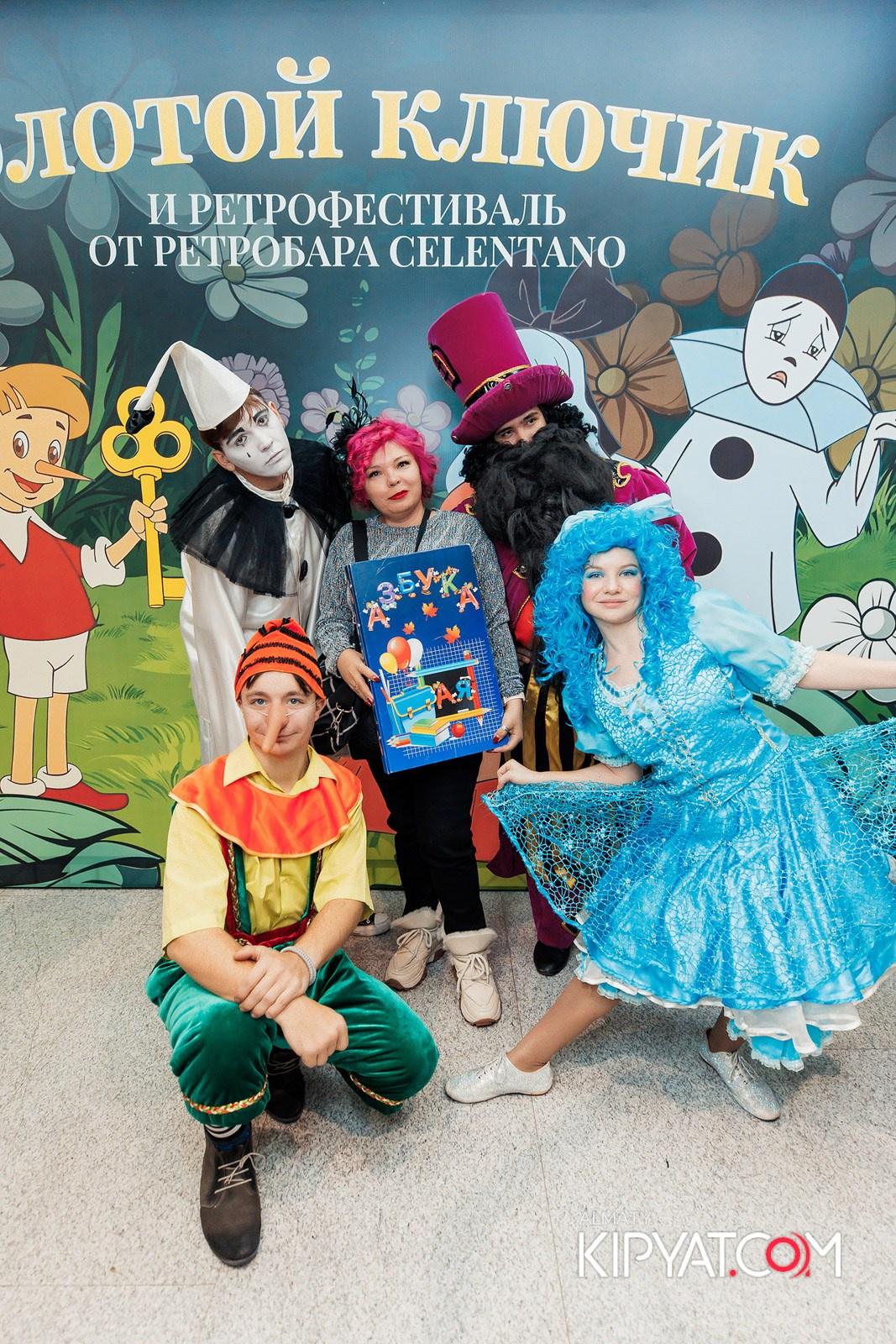 ЗОЛОТОЙ КЛЮЧИК И РЕТРОФЕСТИВАЛЬ ОТ РЕСТОБАРА CELENTANO. КИПЯТКОМ АЛМАТЫ!