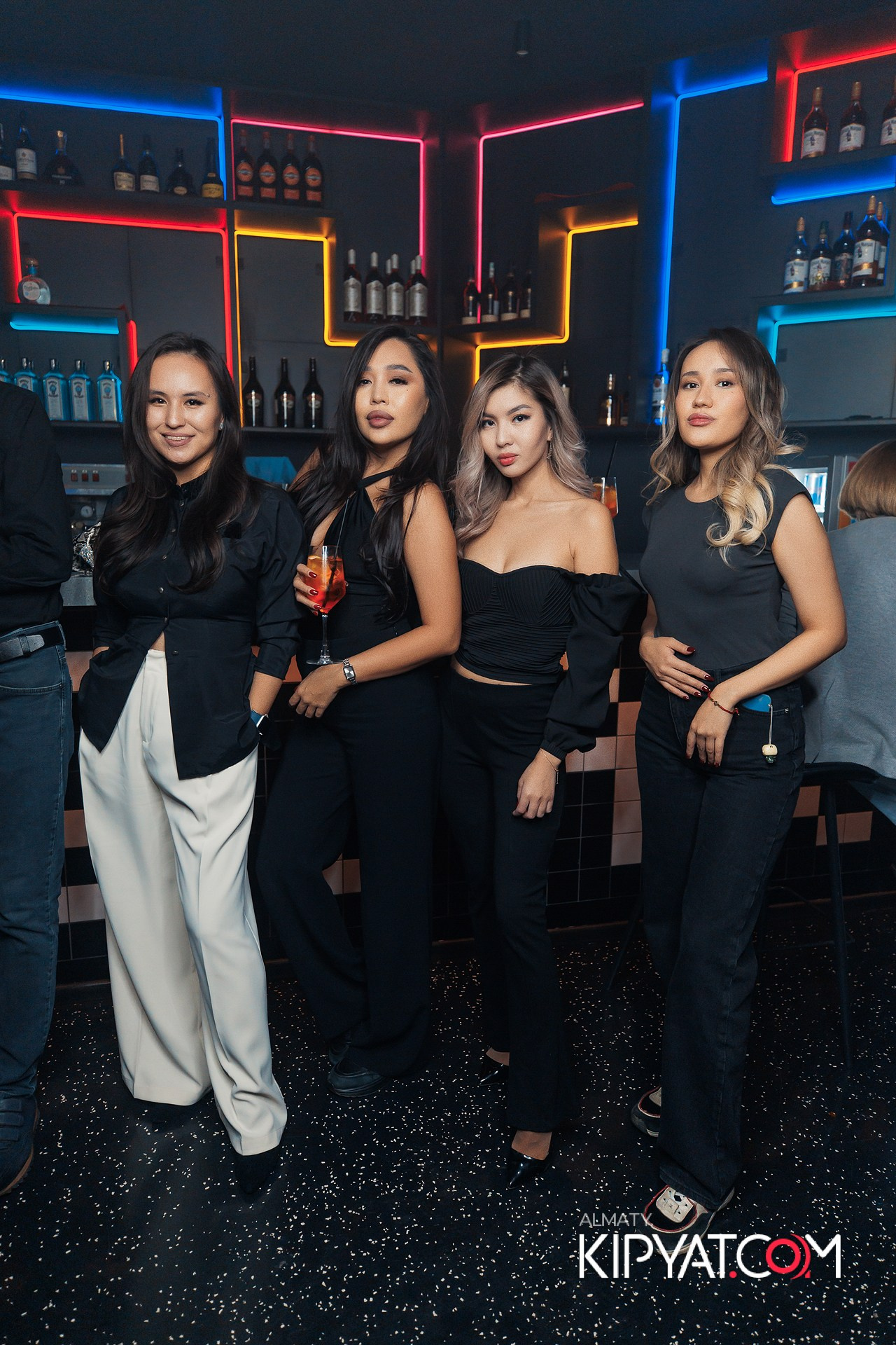 КОНЦЕРТ ГРУППЫ HIFI SANTA BARBARA. КИПЯТКОМ АЛМАТЫ!