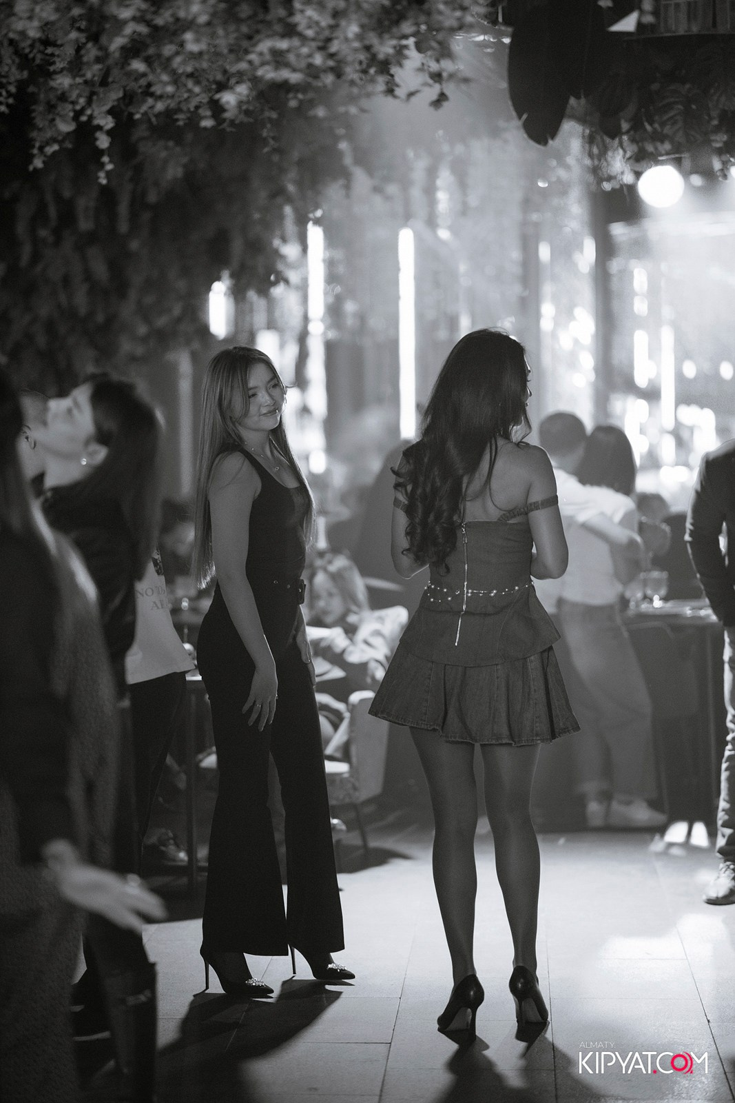 FRIENDS BAR & TERRACE. КИПЯТКОМ АЛМАТЫ! Фотосъемка мероприятий в Алматы