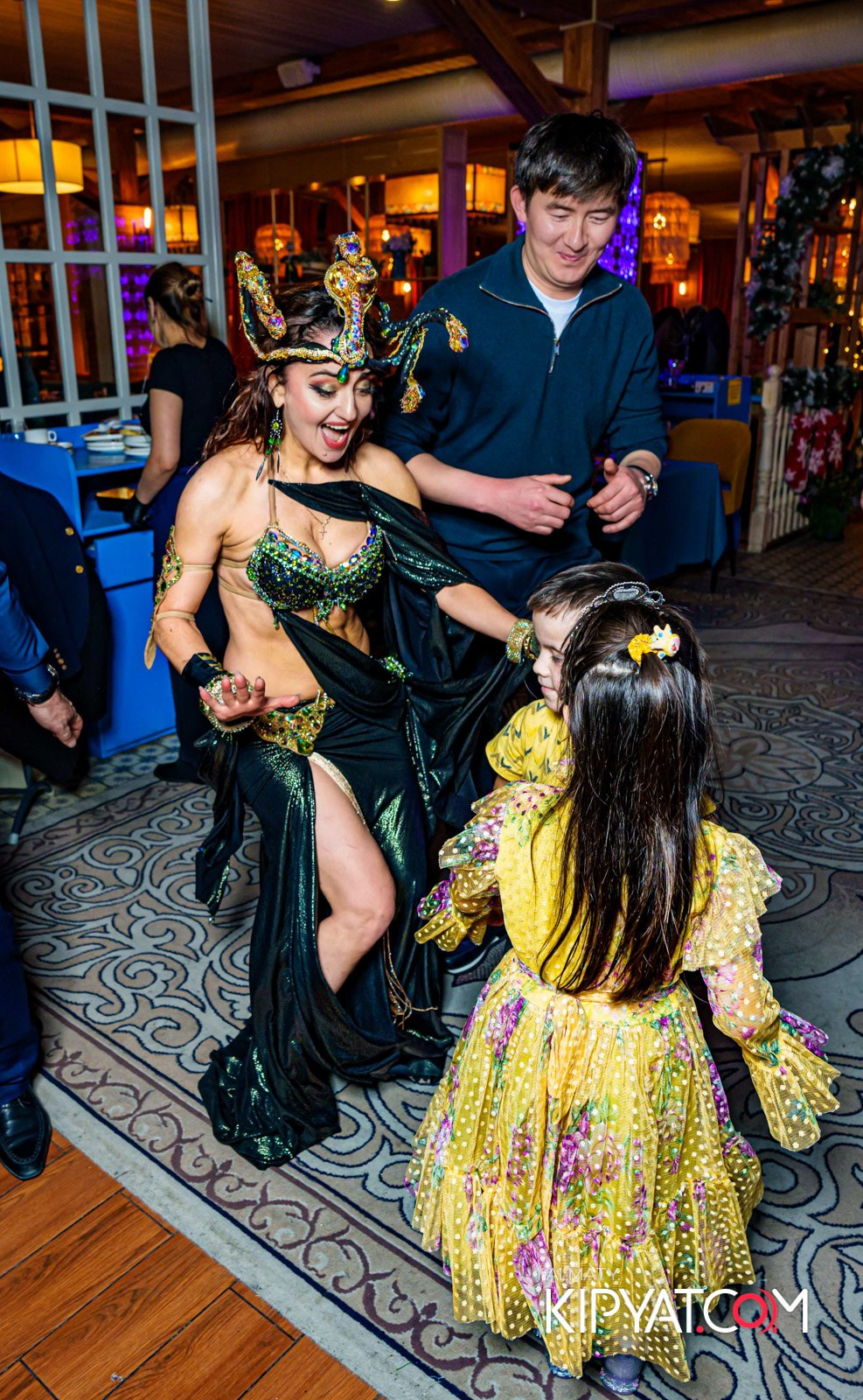 ГРУЗИНСКИЙ ДВОР НА КАБАНБАЙ БАТЫРА. КИПЯТКОМ АЛМАТЫ!