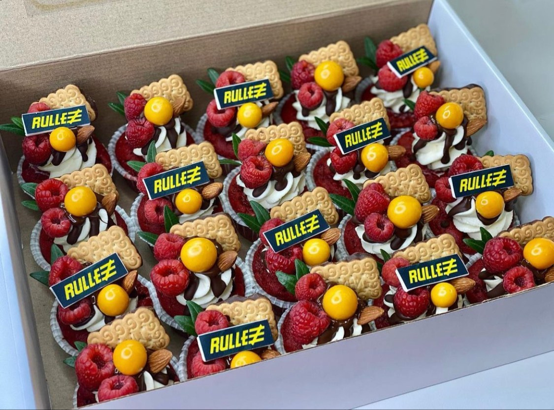 Капкейки фуршетные с логотипом. Katyasugarsugar капкейки, зефир, торты Москва