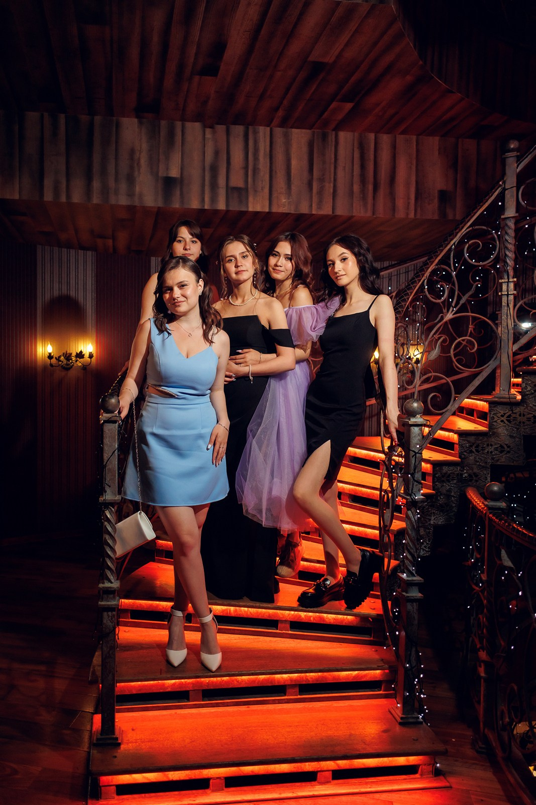 Стильная фотосессия на выпускном в школе в 11 м классе. Свадебный и репортажный фотограф в Москве и Московской области