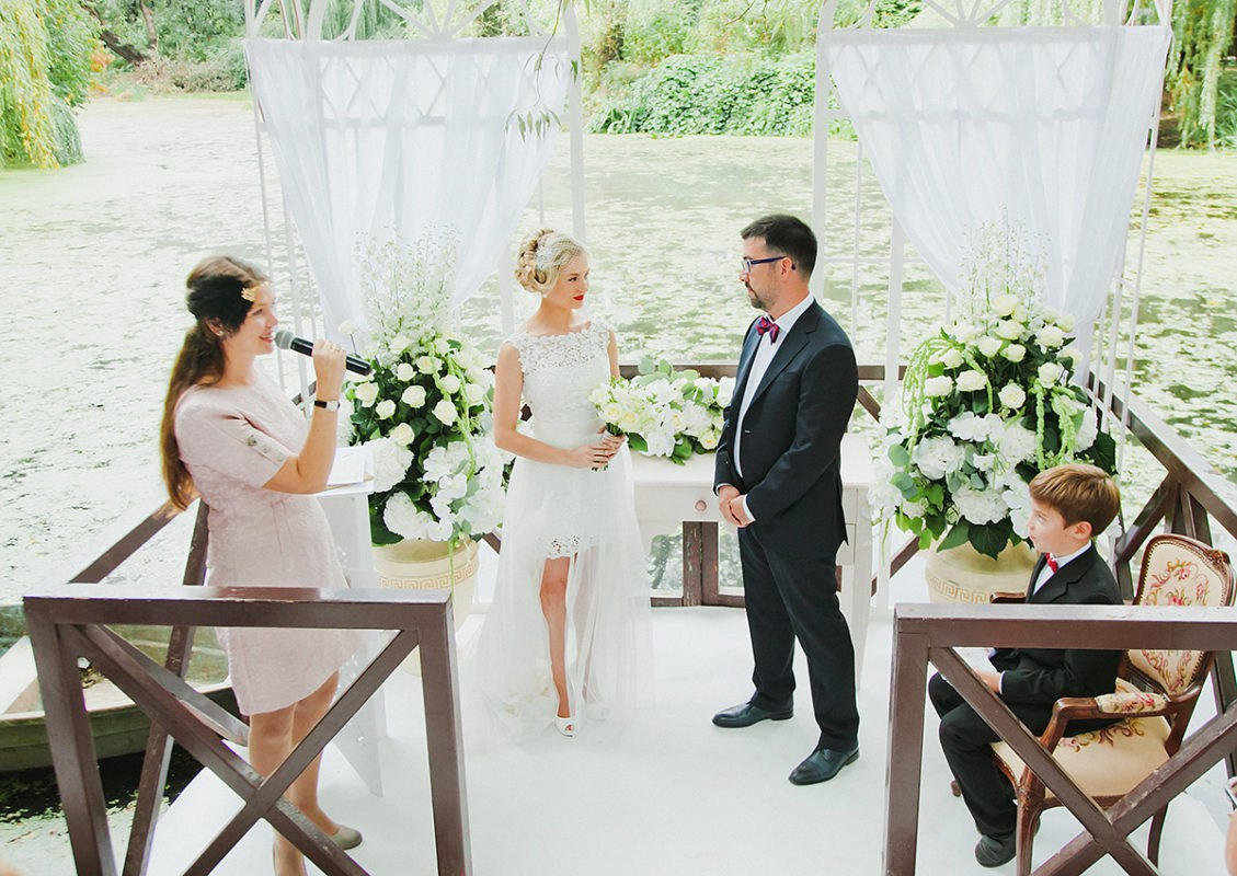 Москва. Свадебная романтическая прогулка Лены и Эндрю. Фотограф крещение венчание в Петербурге! Помогает подобрать храм и посоветовал душевного батюшку в СПб