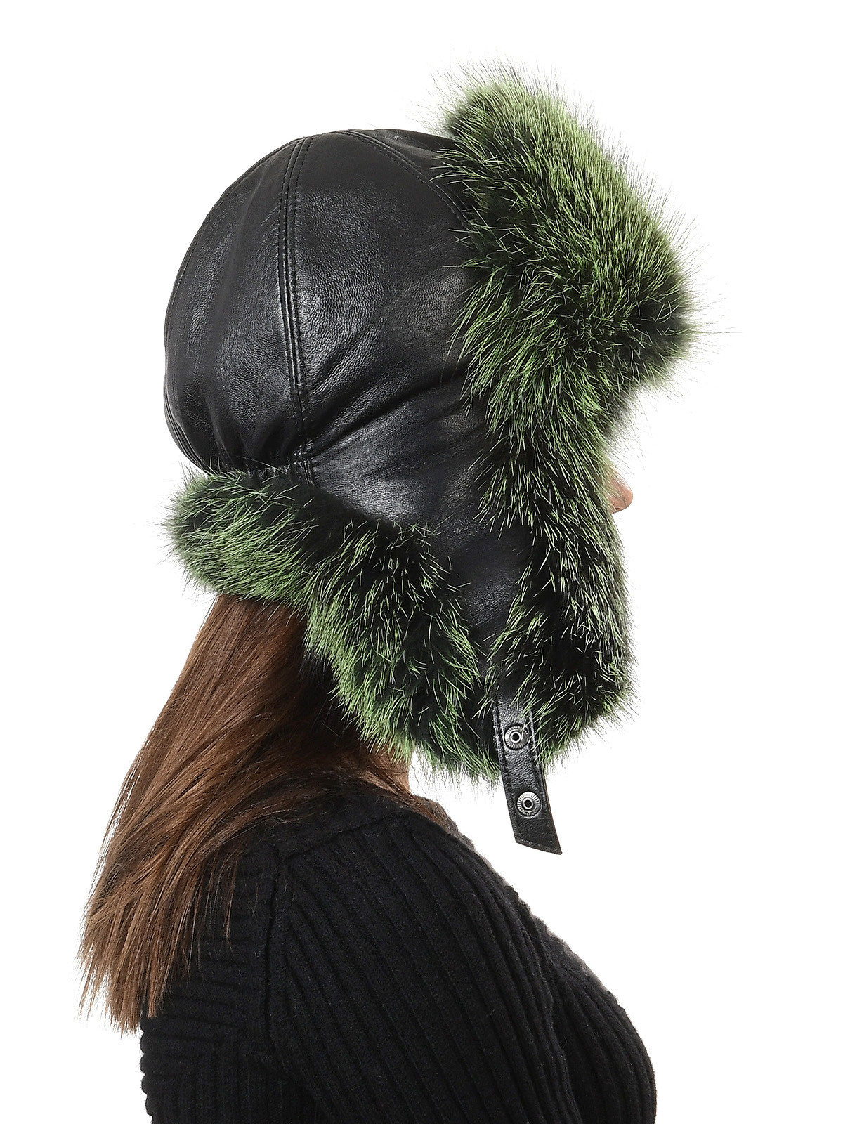 Меховые шапки на модели с фотостудии.