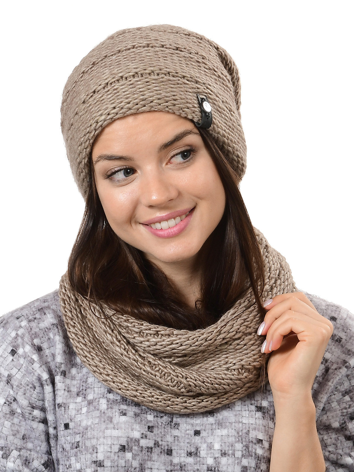 Женский зимний шерстяной комплект.