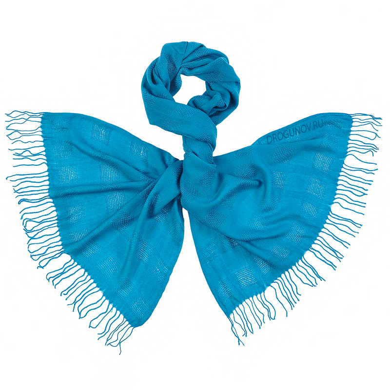 Платок бирюзового цвета с бахромой на белом фоне.