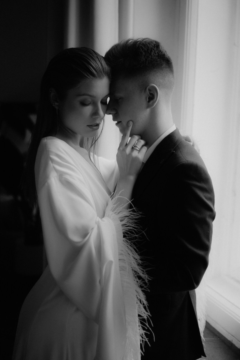 За окном питерские крыши. Свадебный фотограф в Белгороде Антон Каменев