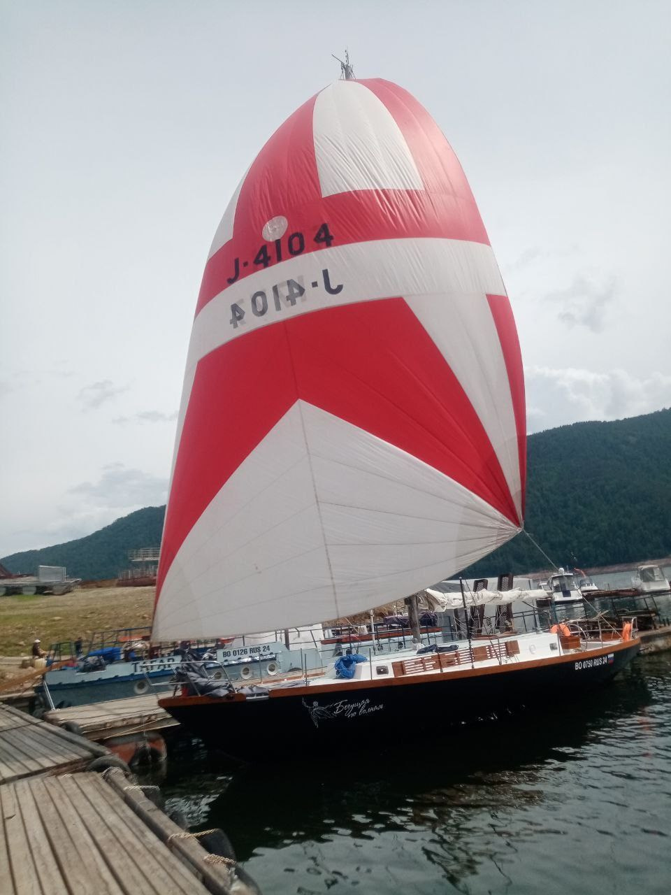 аренда яхты Красноярское море цена забронировать путешествие Царские ворота Бирюса залив шумиха стоимость заказать прогулка парусная яхта катамаран Красноярское водохранилище фотосессия фотограф Красноярск Дивногорск Красноярская ГЭС отдых купание экскурсия достопримечательность туристический тур маршрут Енисей Сибирь Козыревский зуб база отдыха адмирал