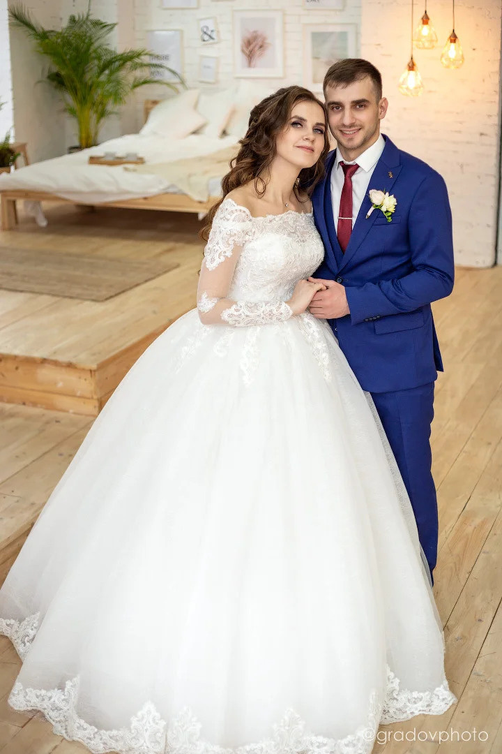 Невеста и жених в студии