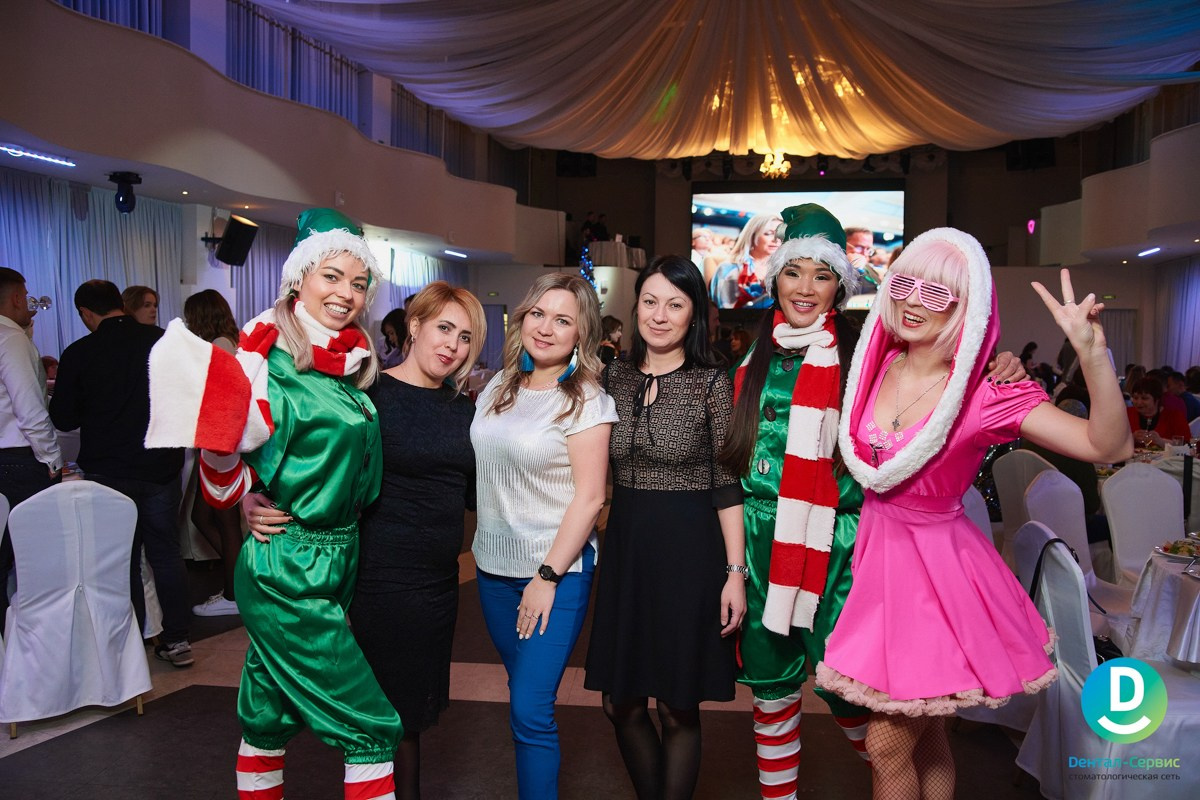 Новогодний корпоративный репортаж Дентал Сервис. Репортажный и женский фотограф в Новосибирске