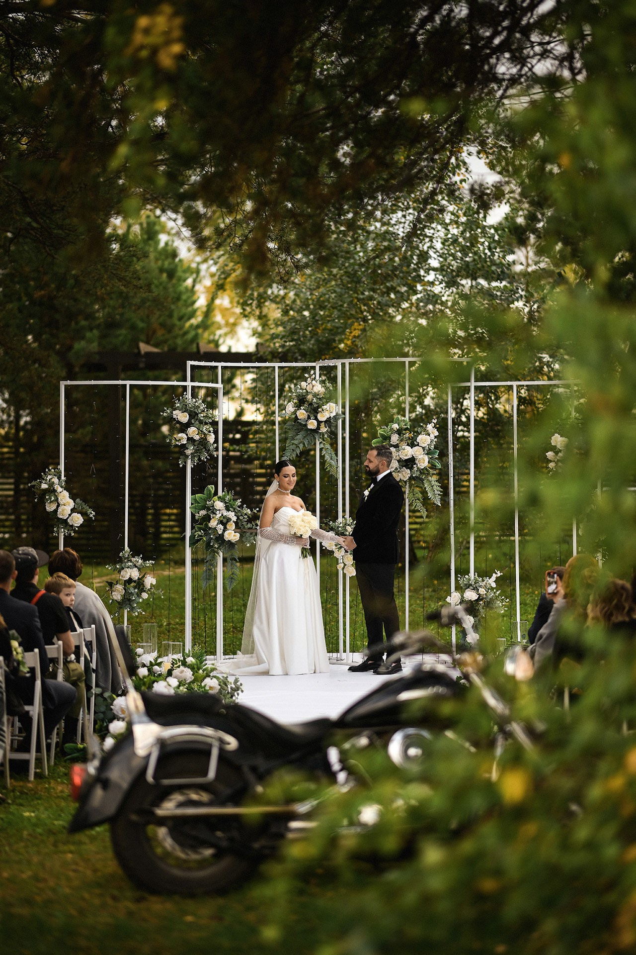 🔥 Саша и Катя — драйвовая свадебная вечеринка Красноярска в Шато white. 📸 Свадебный и семейный фотограф в Красноярске Тихомиров Евгений | 17 лет опыта | 800+ свадеб