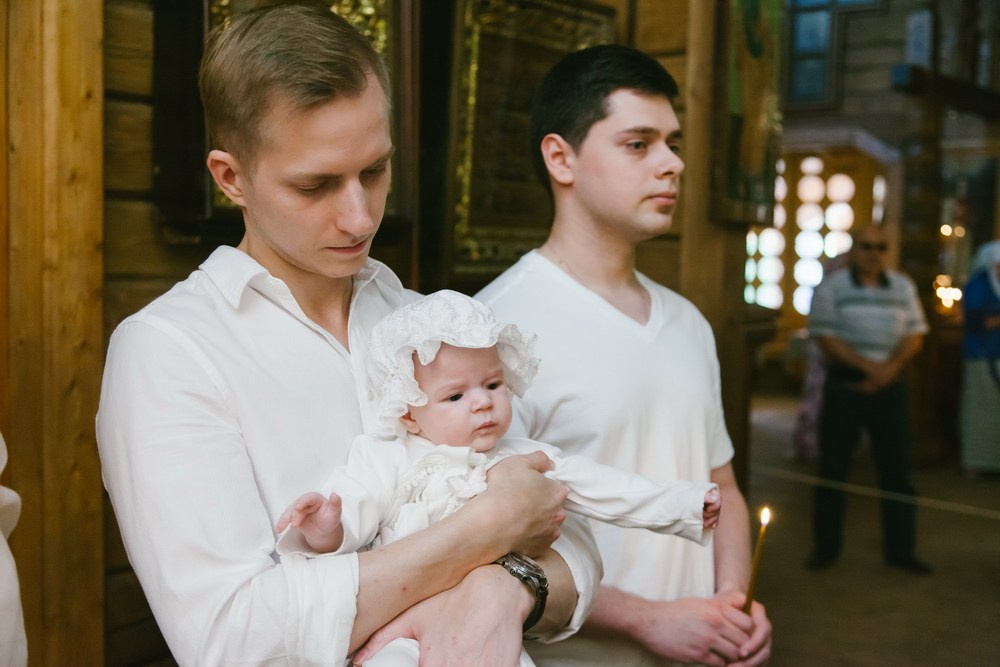 Крещение Церковь Иконы Божией Матери Казанской. Вырица. Фотограф на крещение в Санкт Петербурге