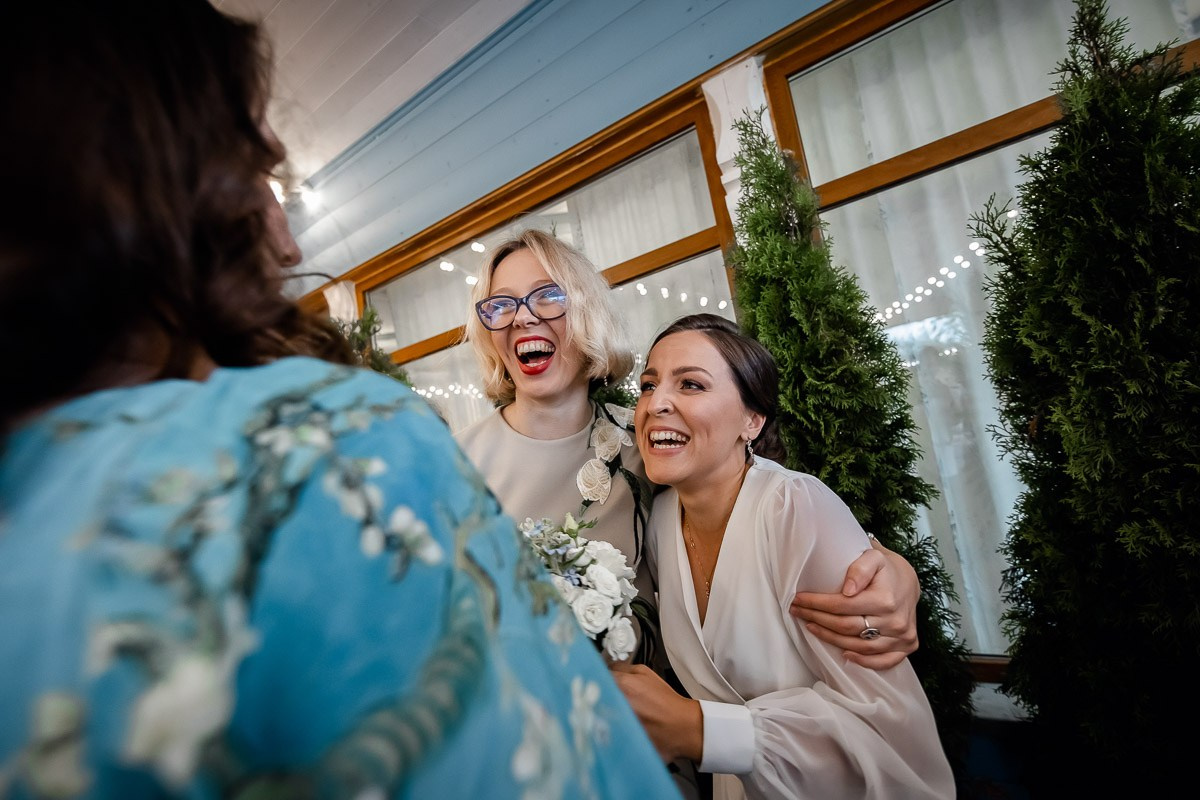 Свадебная фотосессия в ресторане. Свадебный фотограф в Санкт-Петербурге Антон Владимиров