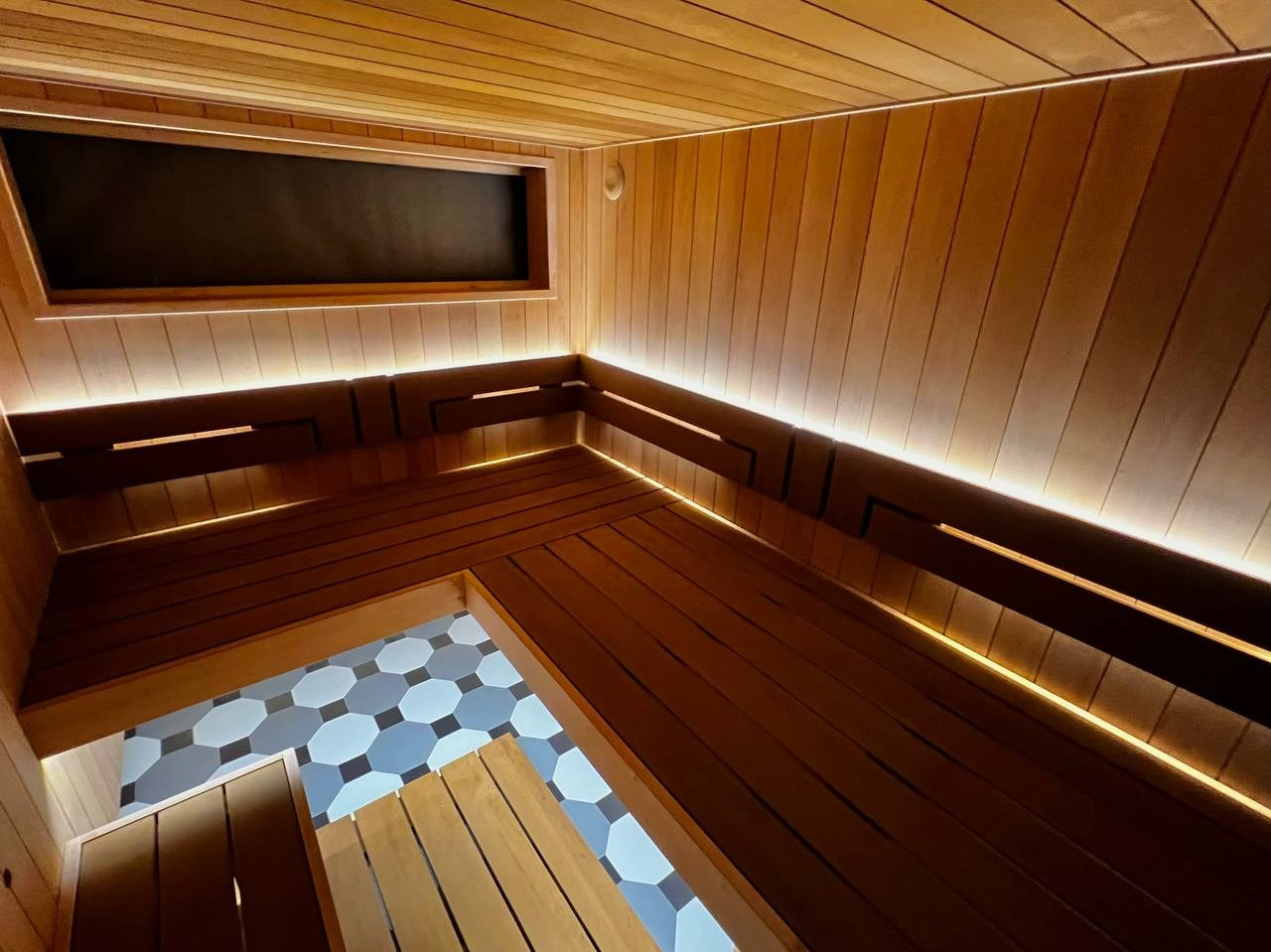 Комбинированная парная в Репино парке. Для процесса- дровяная Изистим Сочи М2, нет времени- электрокаменка Sangens. SaunaTopMasters