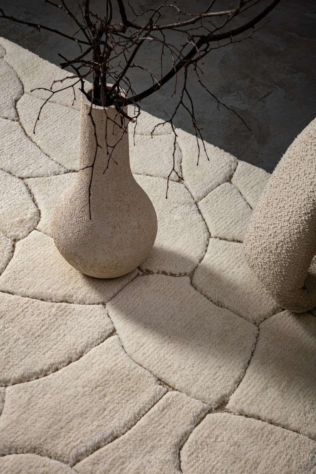 Ковры Decaro Rugs. L. Deco интерьерный салон. Краски/обои/лепной декор