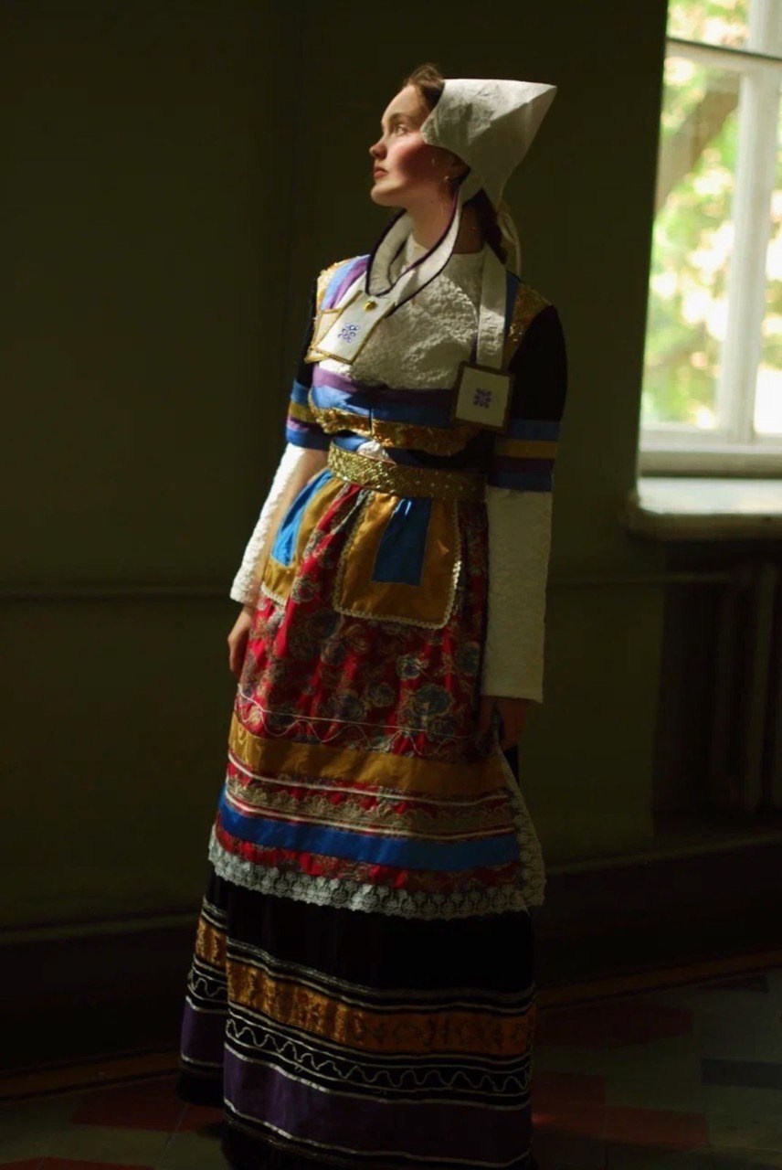 Французский народный. Костюмер, художник кино и телевидения в спб