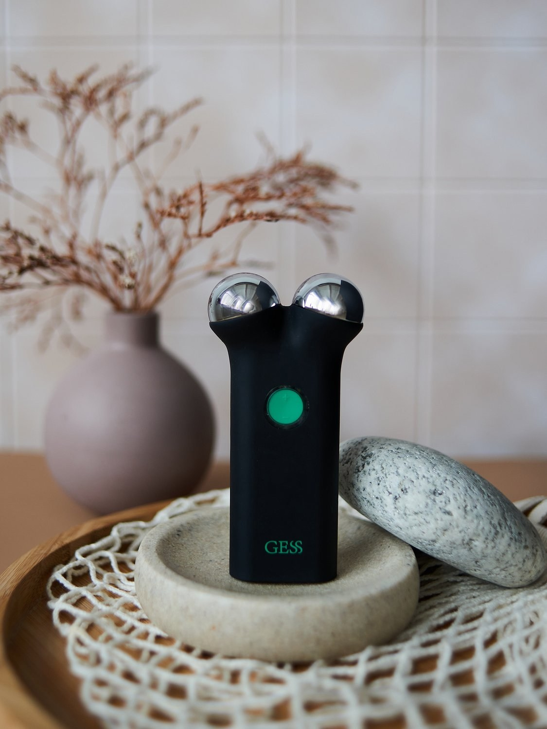 Предметная съемка: массажеры для лица. Портретный фотограф в Санкт-Петербурге