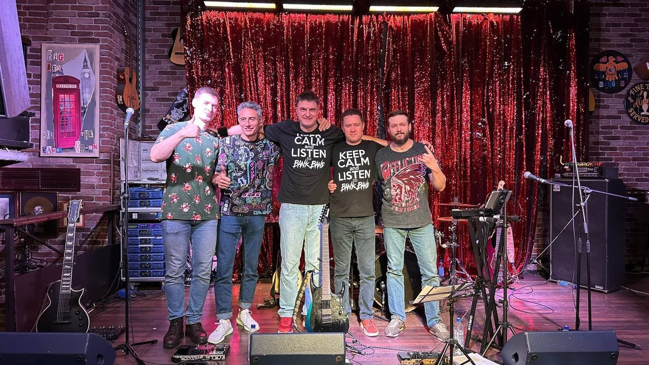 LifePub 16.12.2024. Московская кавер-группа BankBand