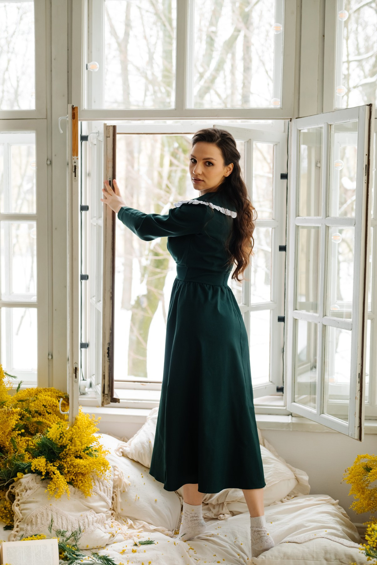 Анастасия с мимозой. Свадебный и сеейный фотограф в Санкт-Петербурге Елена Худякова