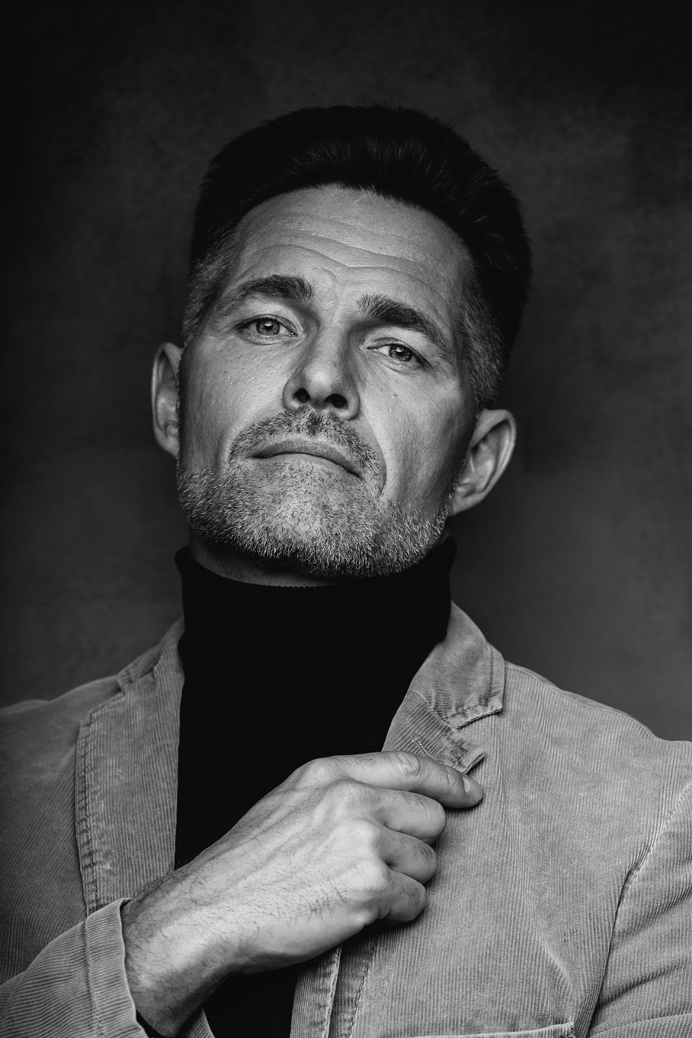 U-ray: Художественный чёрно-белый портрет. U-ray