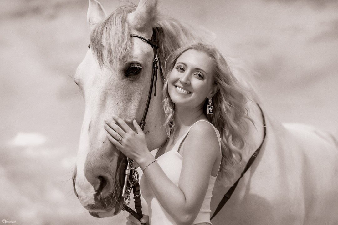 Фотосессия с белой лошадью СПБ. Фотограф женский и мужской портрет Санкт-Петербург