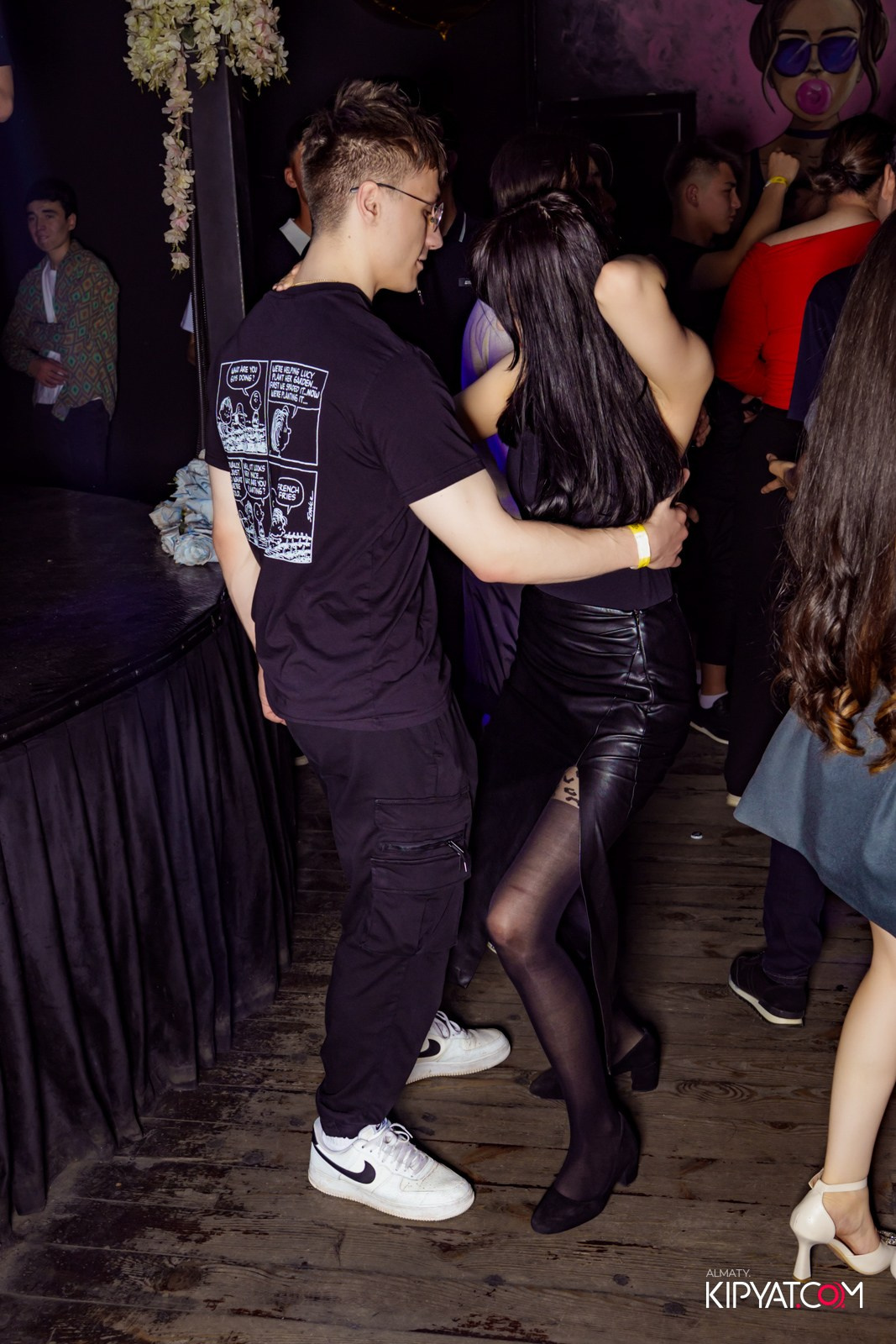 UYAT EMES BAR. КИПЯТКОМ АЛМАТЫ!