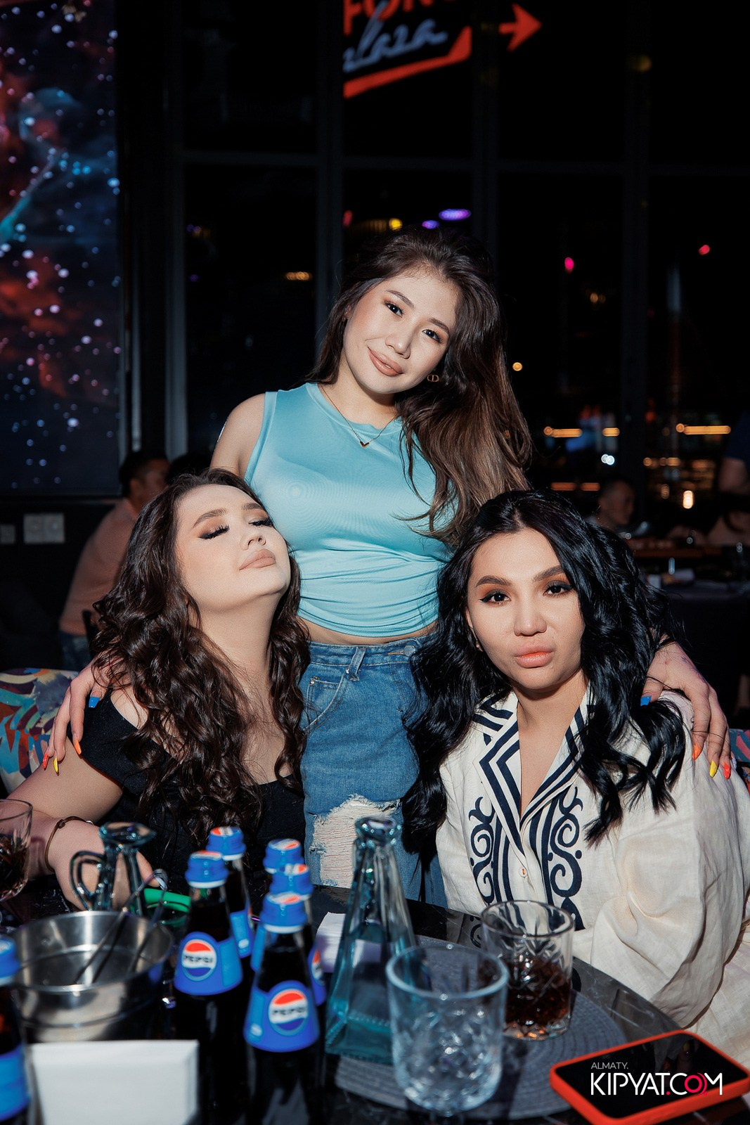 FRIENDS BAR & TERRACE. КИПЯТКОМ АЛМАТЫ!