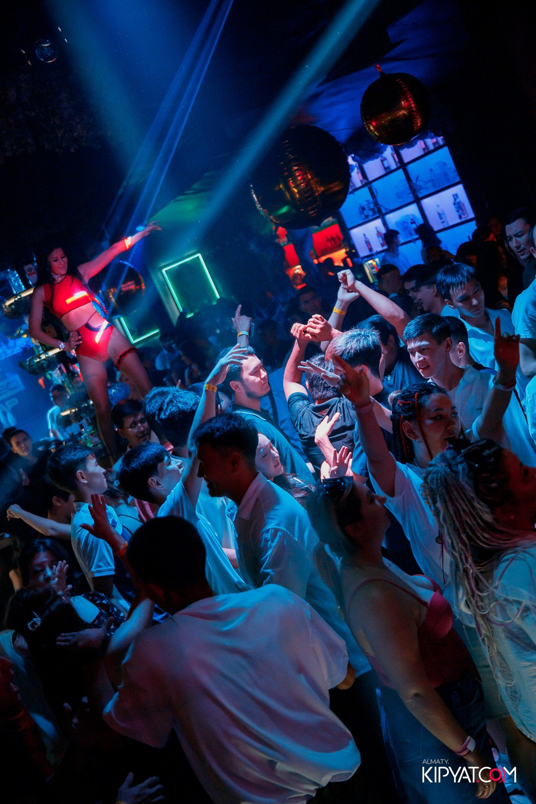 UYAT EMES BAR. КИПЯТКОМ АЛМАТЫ!