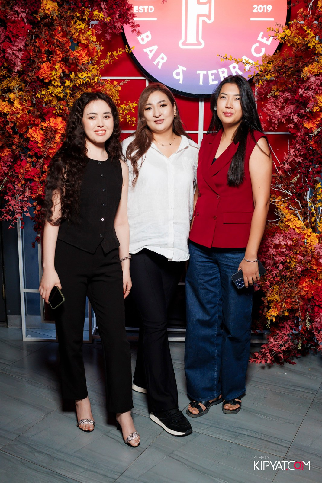 FRIENDS BAR & TERRACE. КИПЯТКОМ АЛМАТЫ!