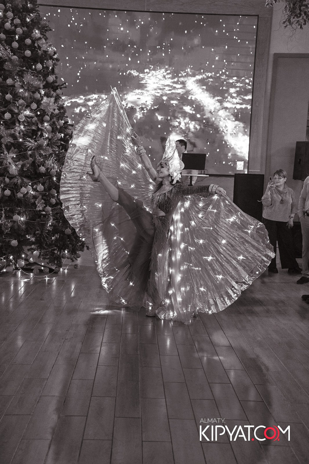 ГРУЗИНСКИЙ ДВОР НА КАБАНБАЙ БАТЫРА. КИПЯТКОМ АЛМАТЫ!