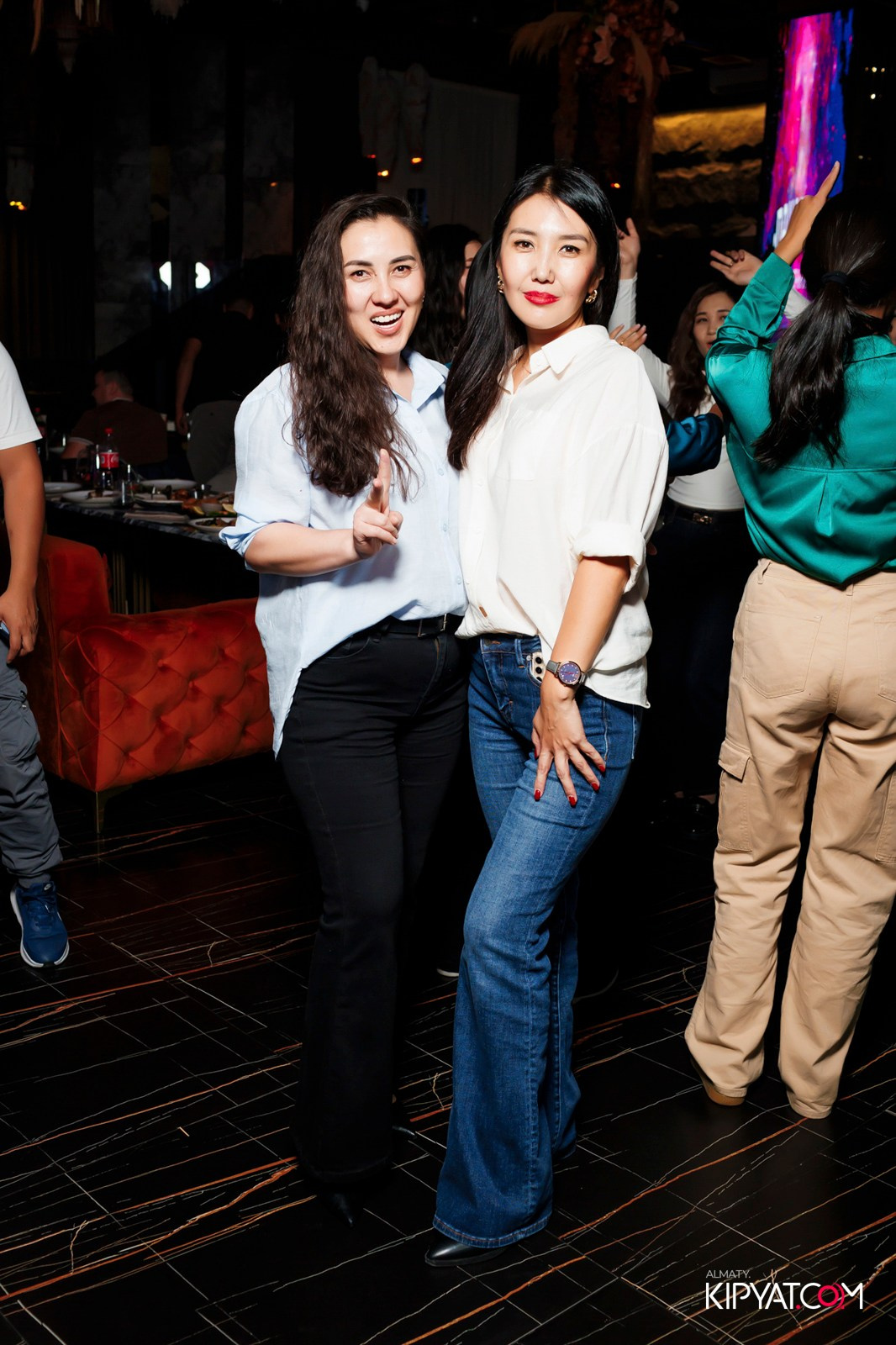 БАР ПАНАЕХАЛИ НА ТОЛЕ БИ. КИПЯТКОМ АЛМАТЫ!