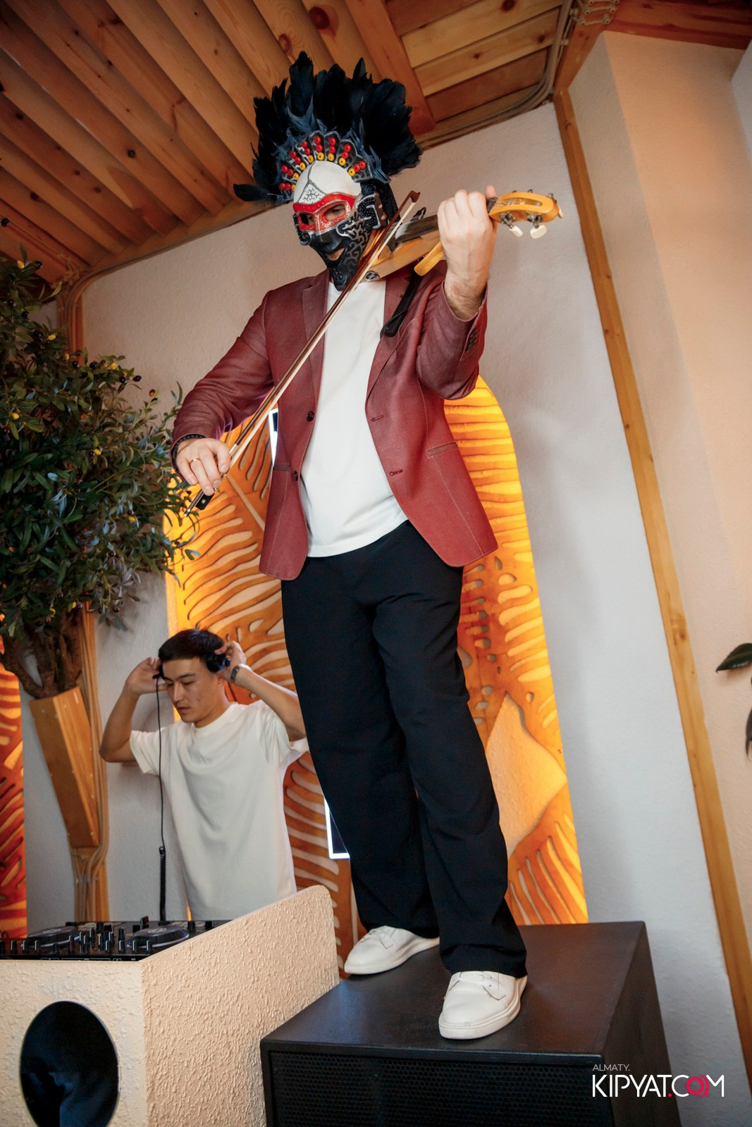 MOOD BAR & TERRACE. КИПЯТКОМ АЛМАТЫ!