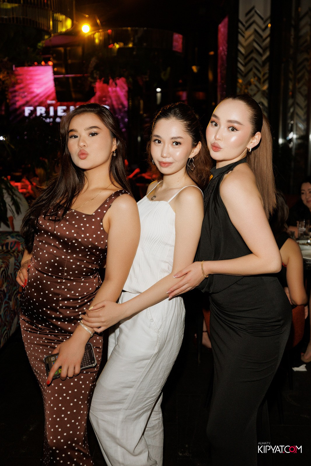 FRIENDS BAR & TERRACE. КИПЯТКОМ АЛМАТЫ! Фотосъемка мероприятий в Алматы