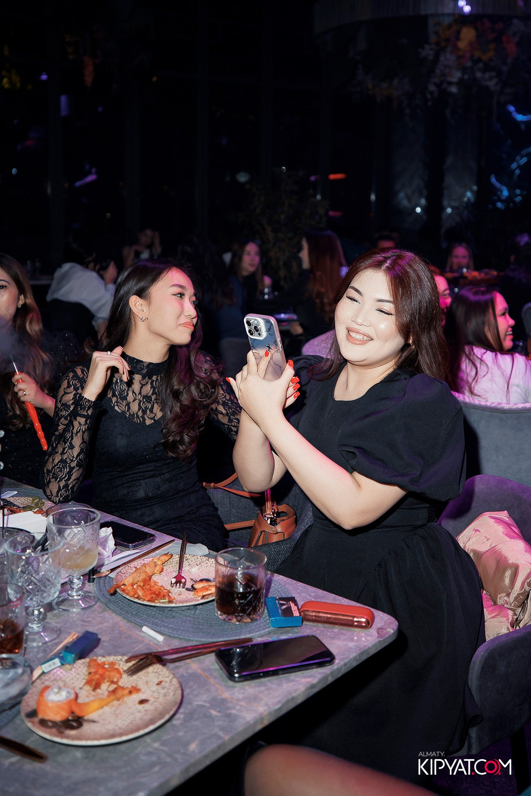 FRIENDS BAR & TERRACE. КИПЯТКОМ АЛМАТЫ!