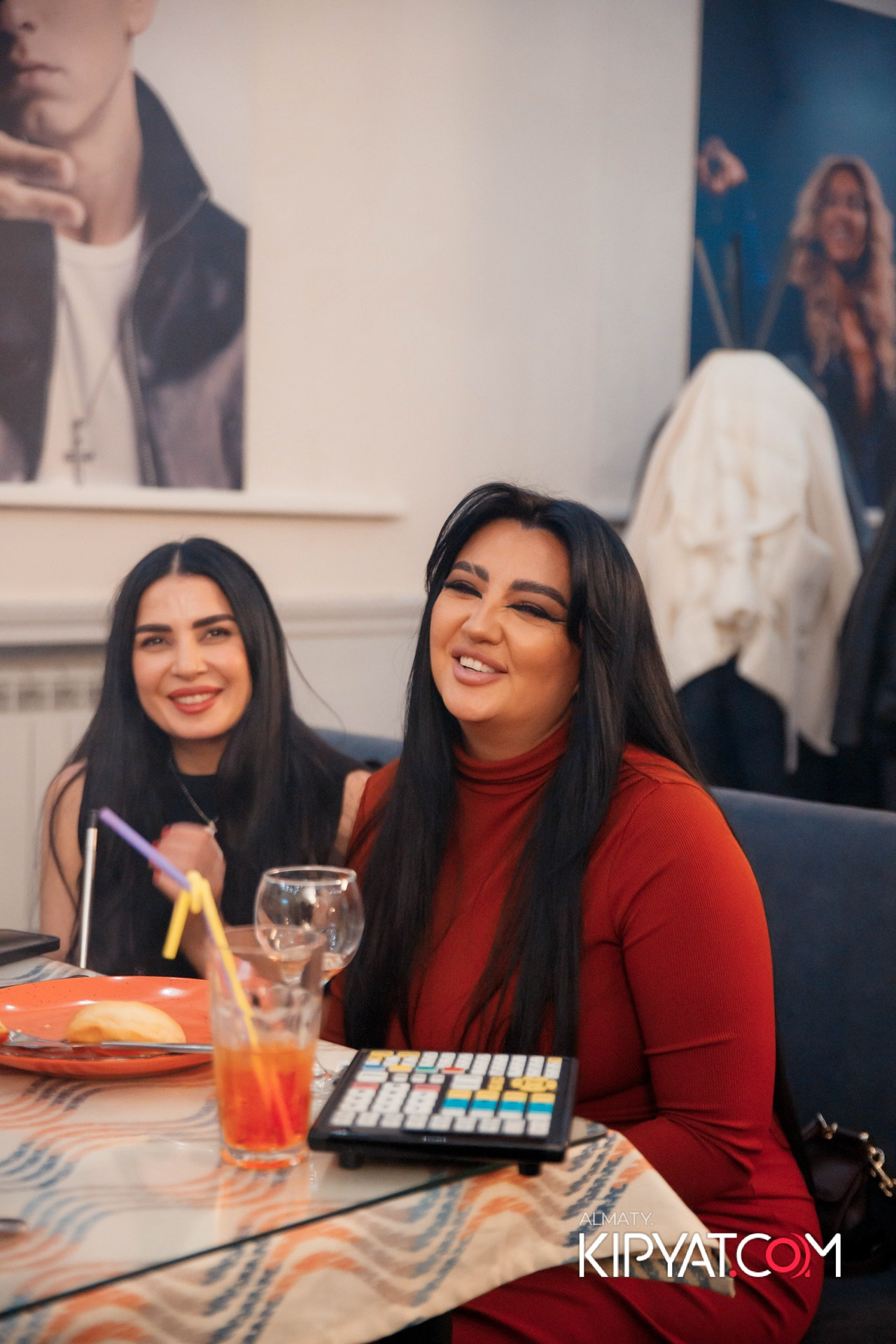 ДЕНЬ РОЖДЕНИЯ КАФЕ ЭСМИРАЛЬДА. КИПЯТКОМ АЛМАТЫ!