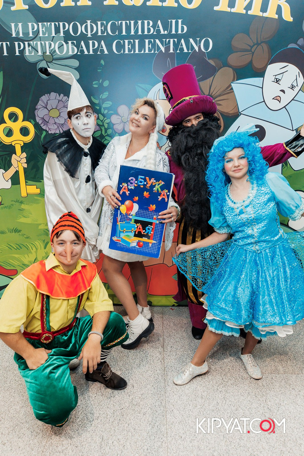 ЗОЛОТОЙ КЛЮЧИК И РЕТРОФЕСТИВАЛЬ ОТ РЕСТОБАРА CELENTANO. КИПЯТКОМ АЛМАТЫ!